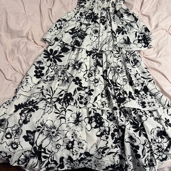 Abercrombie & Fitch Tall Black & White Floral Tiered Maxi Dress - Picture 10 of 10